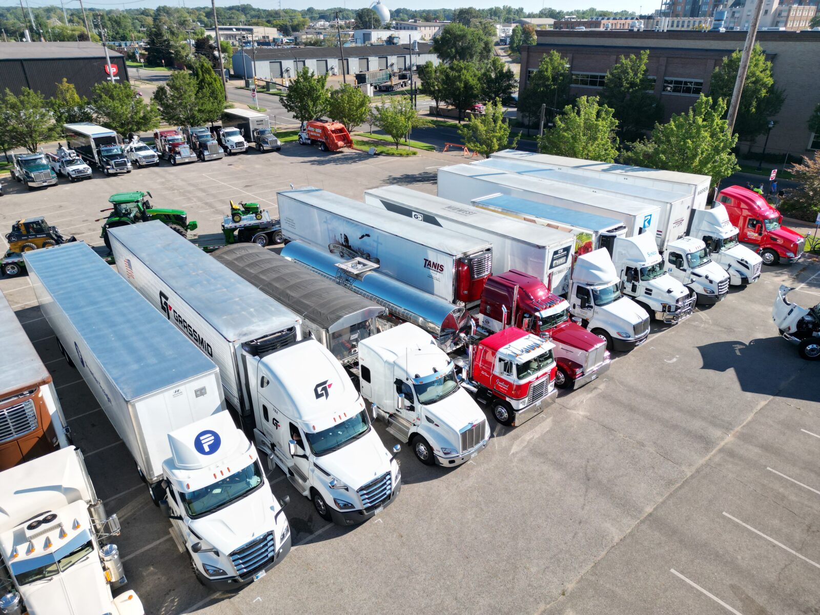 Participate Holland Zeeland Labor Day Truck Parade